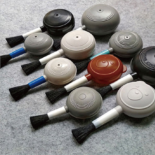 Айқындарды немесе ойықтарды тазалауға арналған мультфильмнің үрлеу щеткасы